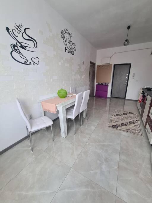 Mural Art Apartament Petroşani Exterior foto